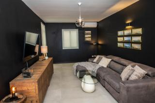 Jaysky penthouse on Etna Street - 9