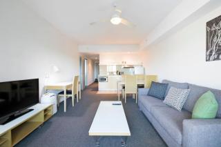 Boutique Breeze - A Poolside Retreat in the CBD - Darwin - 6