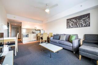 Boutique Breeze - A Poolside Retreat in the CBD - Darwin - 5