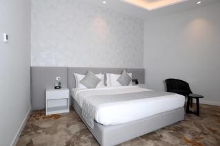 eStay Hotel - 3