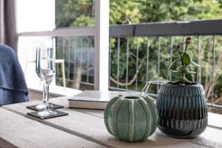 Centrally Located Light-filled Studio w Parking - Auckland - 9