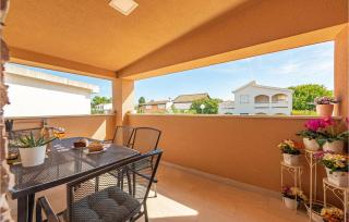 1 Bedroom Beautiful Apartment In Vir - Vir - 0