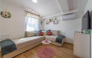 1 Bedroom Beautiful Apartment In Vir - Vir - 9