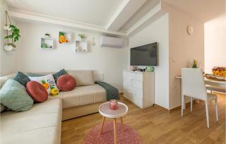 1 Bedroom Beautiful Apartment In Vir - Vir - 8