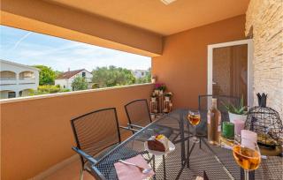 1 Bedroom Beautiful Apartment In Vir - Vir - 3