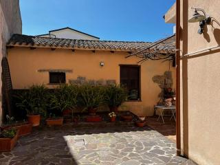 Sardegna: mare e montagna IUN R0346 - Oliena - 6