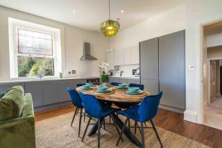 Stylish Sea View Apartment - 7