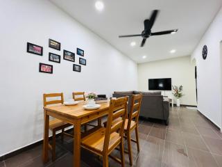 3 bedroom landed beside Jonker Taman Kota Laksamana 150A by Myplace - Malaca - 1