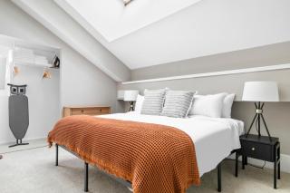 Loop 2BR w Gym Doorman same block as L CHI-674 - 2