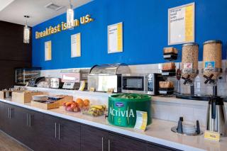 Days Inn & Suites by Wyndham Yorkton - Yorkton - 4
