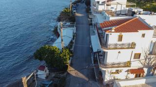 The Island House - Family size Apt - Overlooking the Aegean - 3 Steps From the Beach - 8