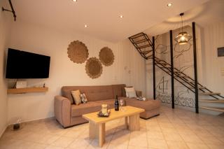 The Island House - Family size Apt - Overlooking the Aegean - 3 Steps From the Beach - 7