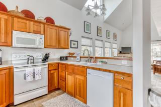 Spring Lake Retreat - Rockaway Beach - 2