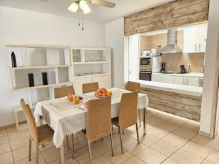 HOLIDAYS BEACH & POOL ,AIRCOND , Las Americas - 2