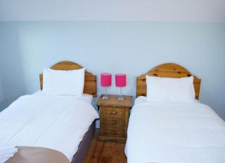 Dingle Courtyard Cottages 2 Bed Sleeps 4 by Trident Holiday Homes - Dingle - 3