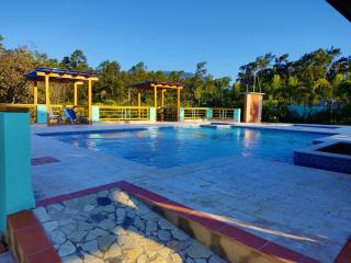 Villa Yisbel By Hospedify - Villa con Piscina, jacuzzi, mesa de billas, y cancha de Basketball - Jarabacoa - 6