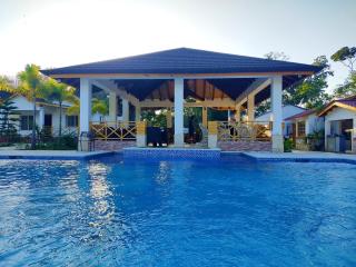 Villa Yisbel By Hospedify - Villa con Piscina, jacuzzi, mesa de billas, y cancha de Basketball - Jarabacoa - 4