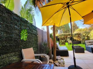 Évasion à deux, domaine prestigieux, jacuzzi et parking privés, piscine - 9