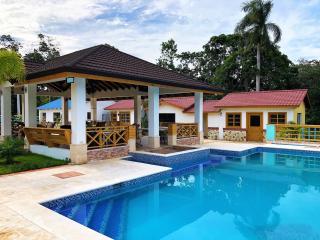 Villa Yisbel By Hospedify - Villa con Piscina, jacuzzi, mesa de billas, y cancha de Basketball - Jarabacoa - 1