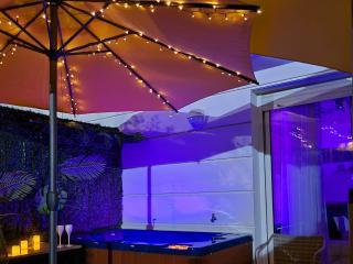 Évasion à deux, domaine prestigieux, jacuzzi et parking privés, piscine - 3