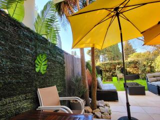 Évasion à deux, domaine prestigieux, jacuzzi et parking privés, piscine - 2