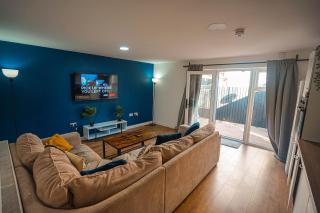 Private and Spacious 2 Bedroom House - Free Parking! - 7