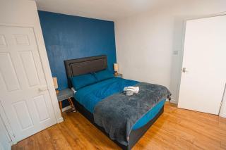 Private and Spacious 2 Bedroom House - Free Parking! - 2