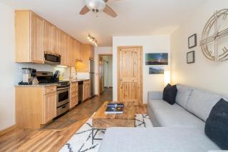 Modern Comfort on River Trail - Mountain Views, Hot Tub condo - 7