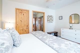 Modern Comfort on River Trail - Mountain Views, Hot Tub condo - 1