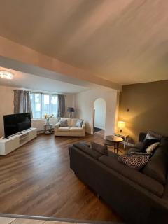 Nearby Glastonbury, Next to Street Town Centre - Ground Floor Large 3 BD With Parking, Sleeps Up to 6 - Street - 4