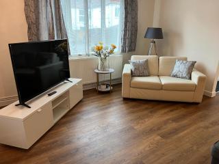 Nearby Glastonbury, Next to Street Town Centre - Ground Floor Large 3 BD With Parking, Sleeps Up to 6 - Street - 5