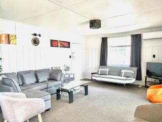 Fabulous Ocean and Reserve Views - Papamoa Beach - Papamoa - 1