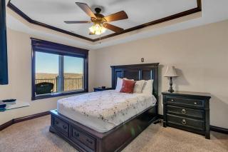 Hawthorne -- 1427 - Branson - 2