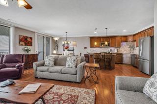 Hawthorne -- 1421 - Branson - 1