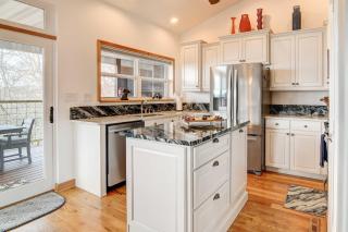 Secluded Branson Escape with Pool and Game Room! - Branson - 4