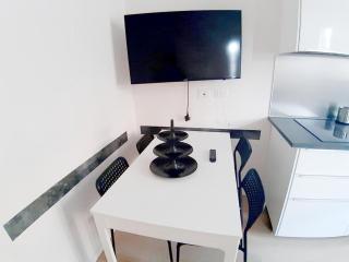 Easy Room Italy - Milan - 7