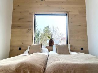 The Oak house - Designers private Northern lights geothermal Villa - Mosfellsbær - 8