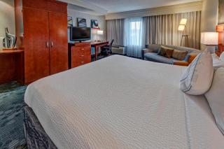 Courtyard by Marriott Alexandria - Alexandria - 2
