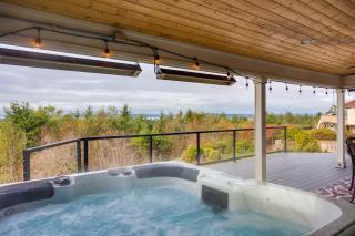 Washington Vacation Rental with Hot Tub Near Tacoma - 0