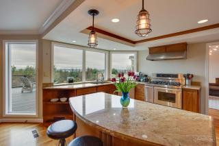 Washington Vacation Rental with Hot Tub Near Tacoma - 9
