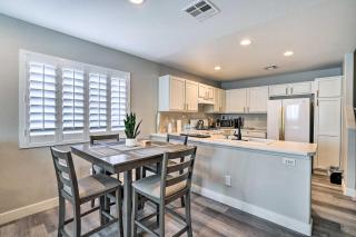 Stylish House with Patio, 8 Mi to Vegas Strip! - Las Vegas - 4