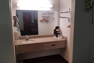 Hotel 2 Queen Beds Hotel Room 136 Wi-Fi - Stillwater - 2