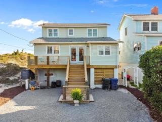 Oceanfront Dream Cottage: Hot Tub, Decks & Views! - Atlantic Beach - 5