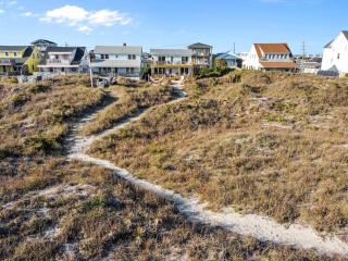 Oceanfront Dream Cottage: Hot Tub, Decks & Views! - Atlantic Beach - 3
