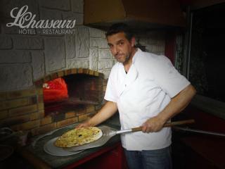 Hôtel Restaurant Les Chasseurs - 1