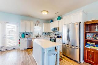 SeaGlass Cottage - Surf City - 4