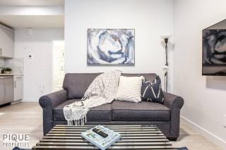 *NEW* Modern Suite King Bed! Netflix! Sleeps 4! - 2