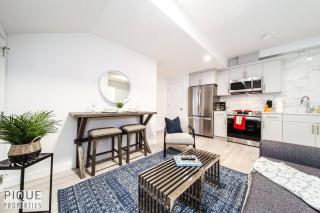 *NEW* Modern Suite King Bed! Netflix! Sleeps 4! - 5