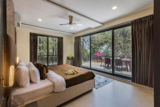 StayVista's Peace Paradise - In the Heart of Panchgani with Swimming Pool, Lawn, Indoor Activities, and Terrace - Panchgani - 3