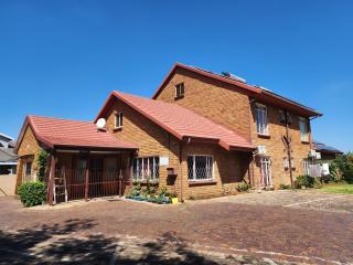 SOUTHY INN BY THE LAKE - Benoni - 0